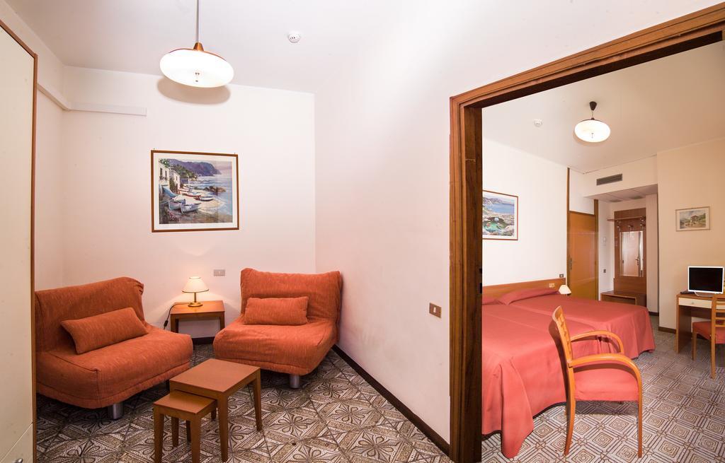 Hotel Delle Palme Летояни Екстериор снимка
